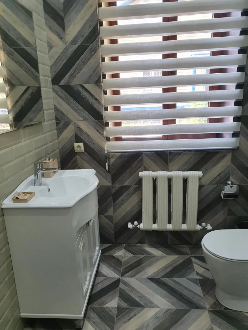 Anna and King  (on Zheleznodorozhnoy)