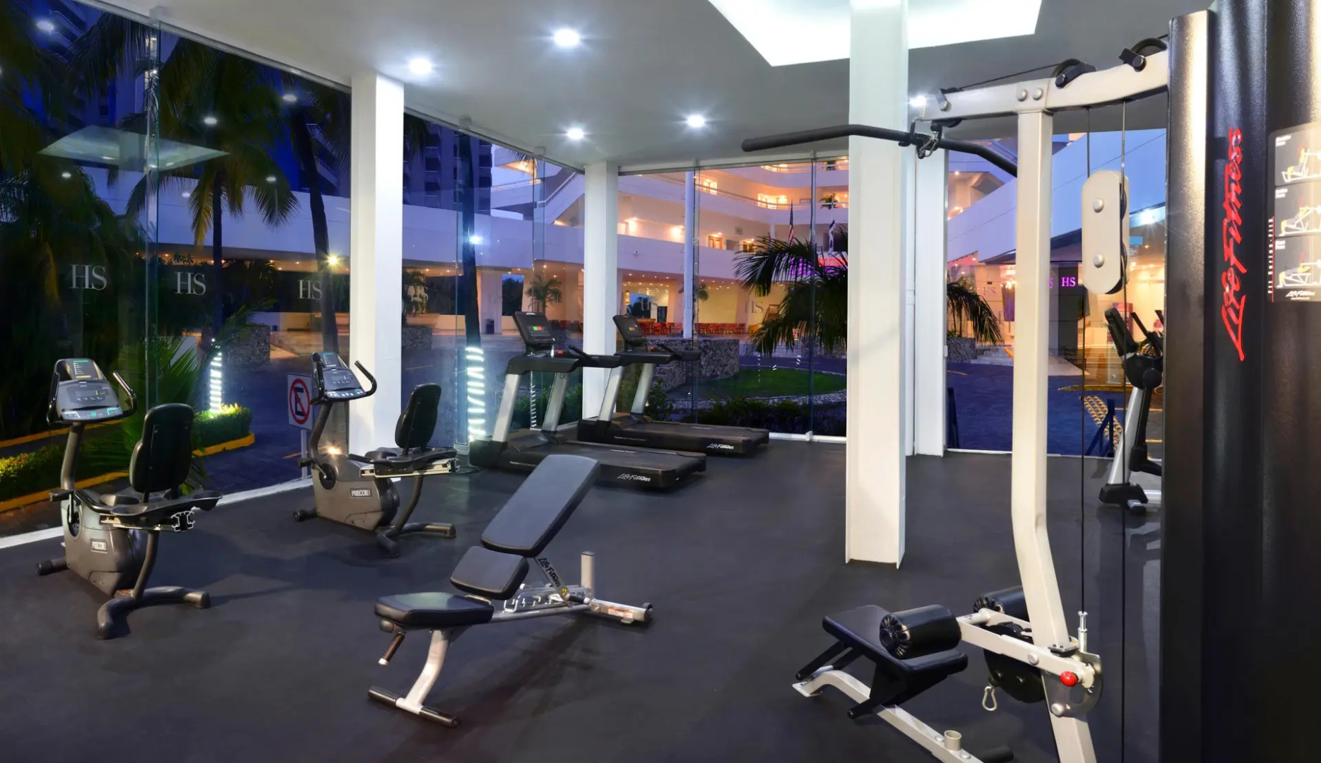 HS HOTSSON Hotel Acapulco