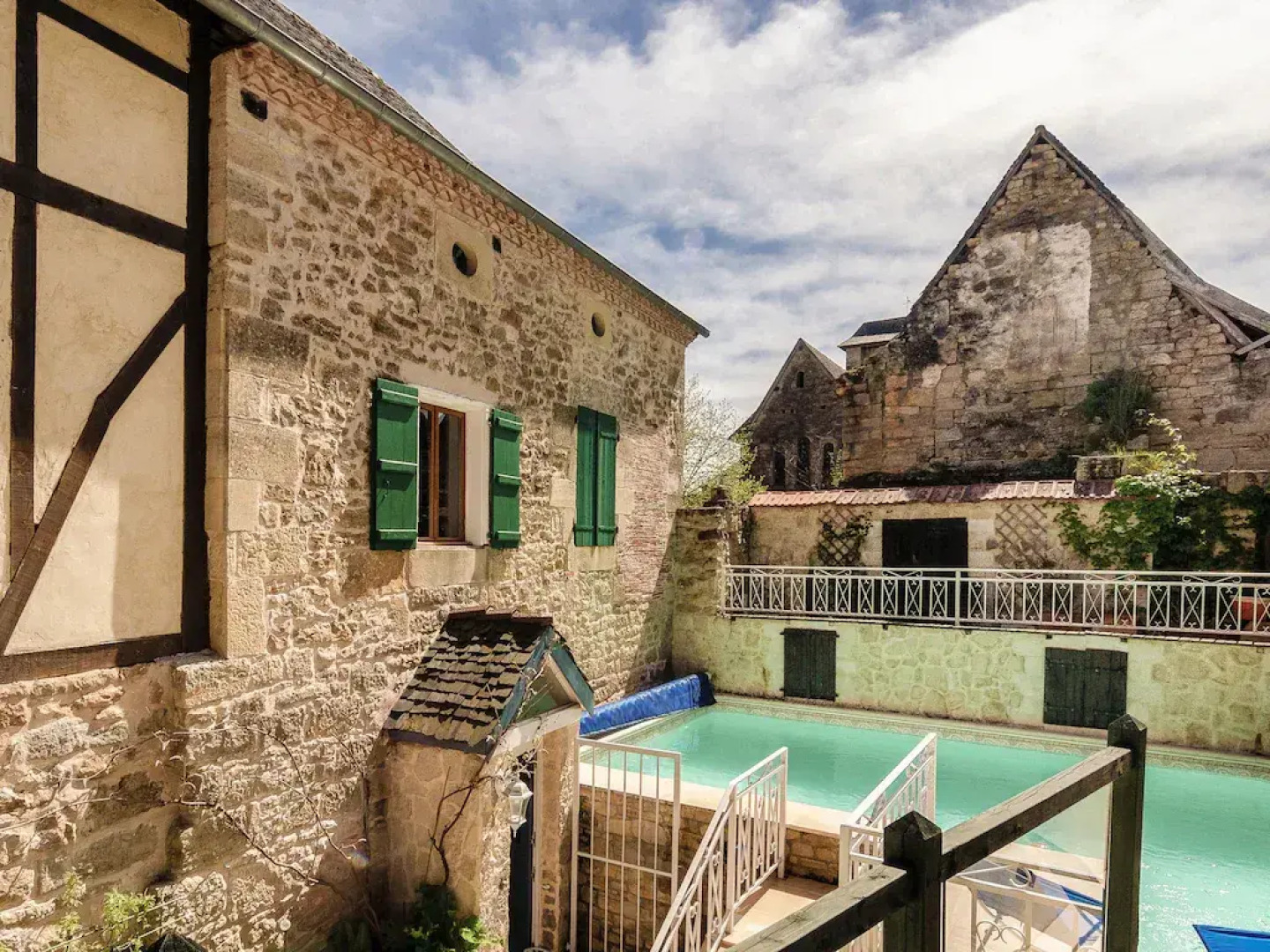 Elegant Holiday Home in Coubjours with Private Garden