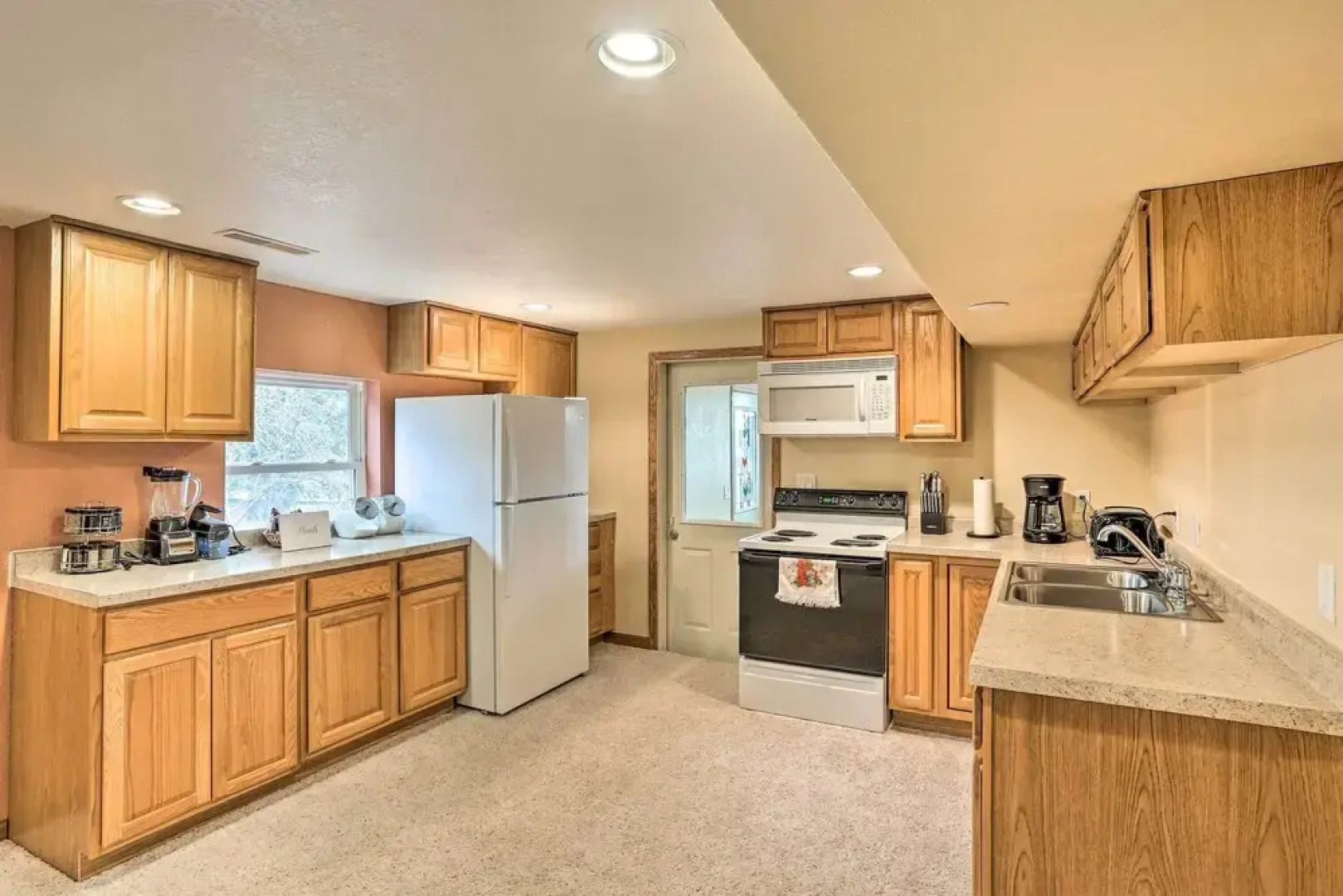 Lead Apartment ~ 5 Mi to Terry Peak Skiing!