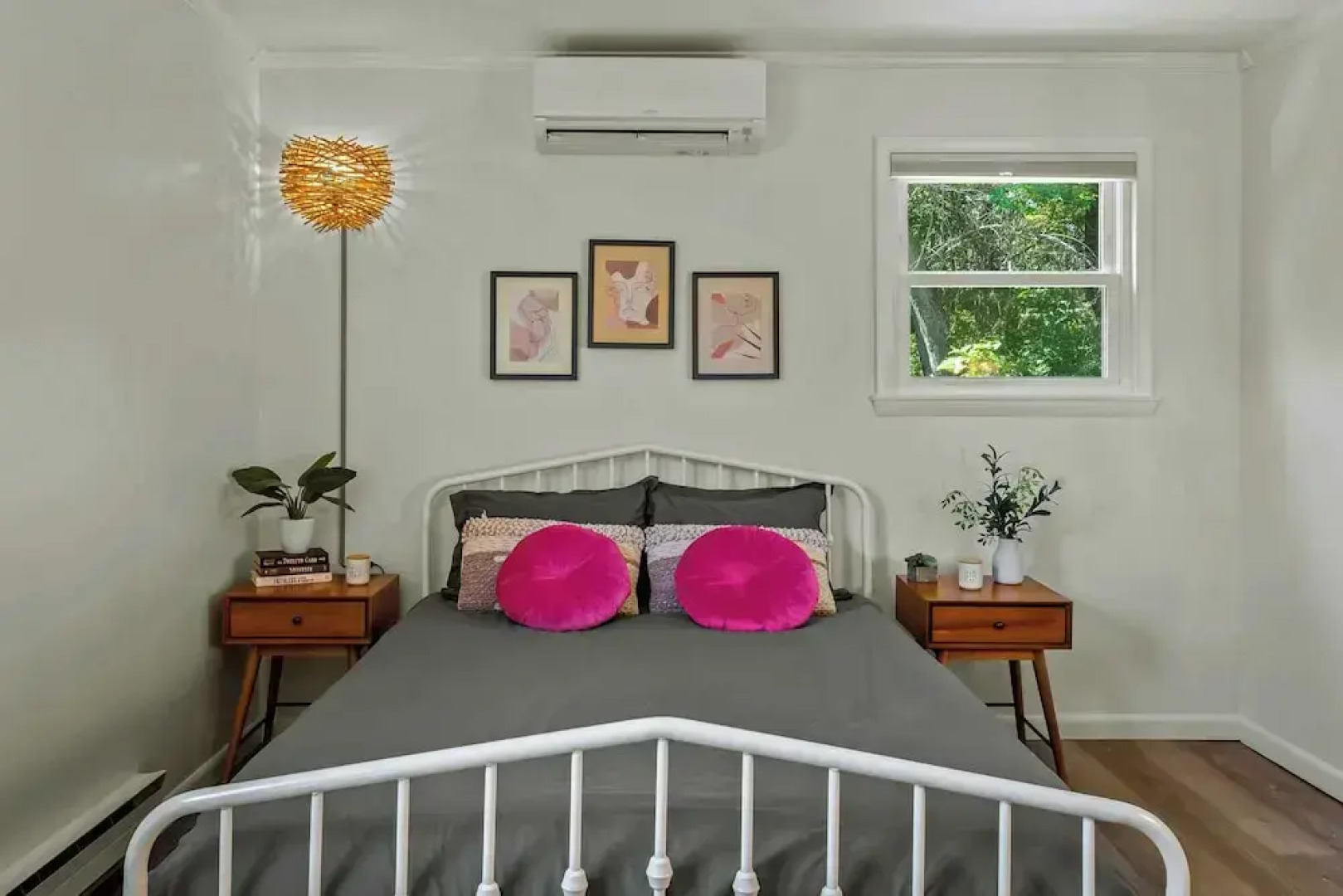 Lake It Right by Avantstay Lakefront w/ Dock, Hot Tub, Fire Pit & Game Room