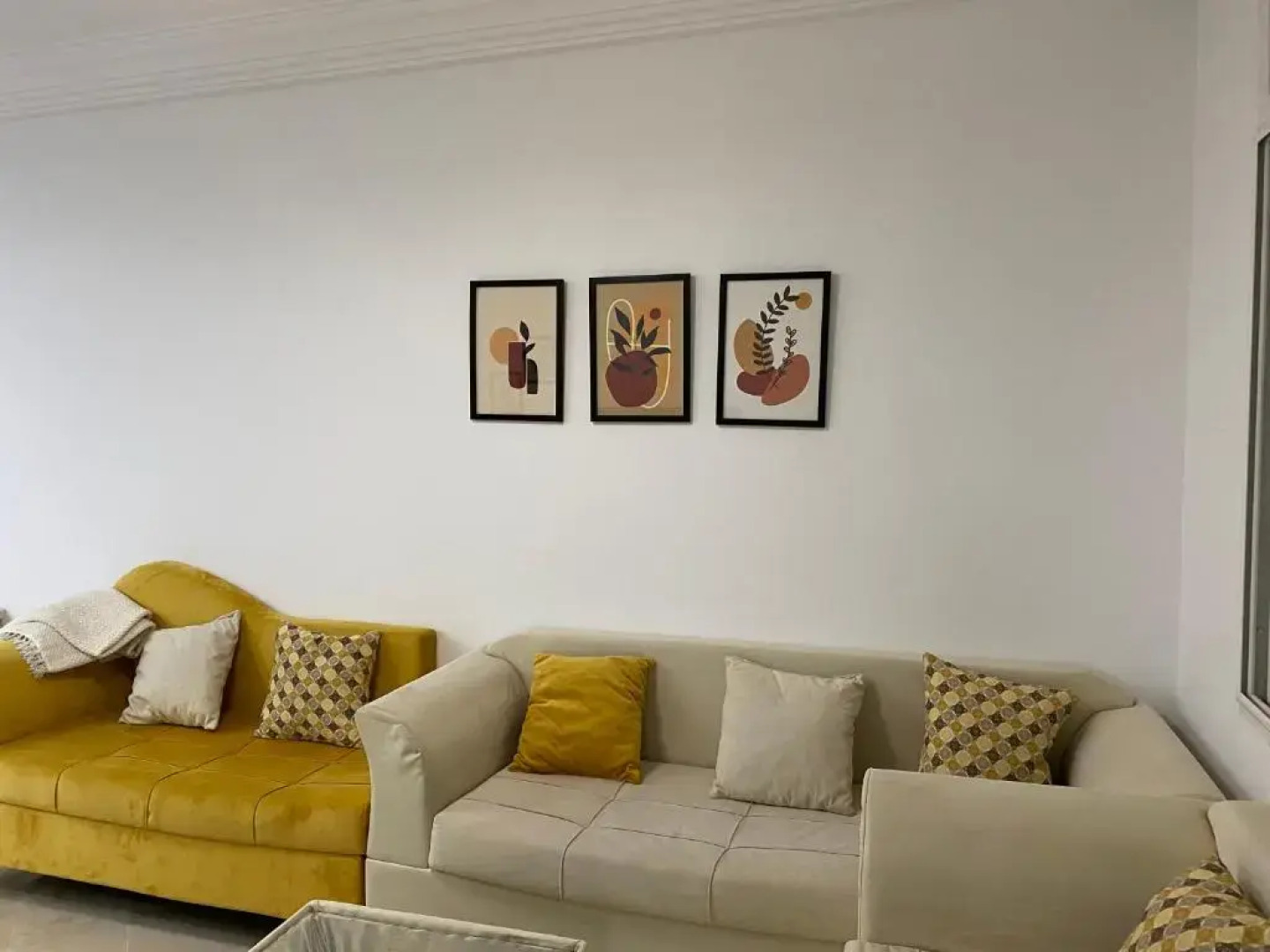 Lovely 1-bedroom rental unit with sea view