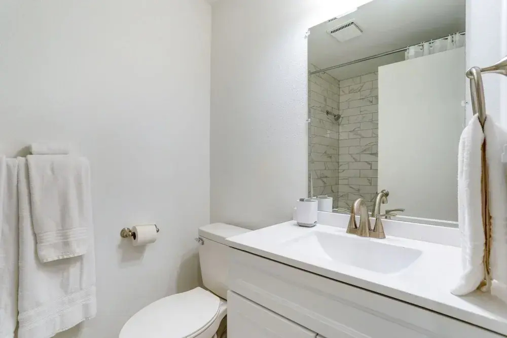 Beautiful Kenmore Retreat Near Marina & Beach!