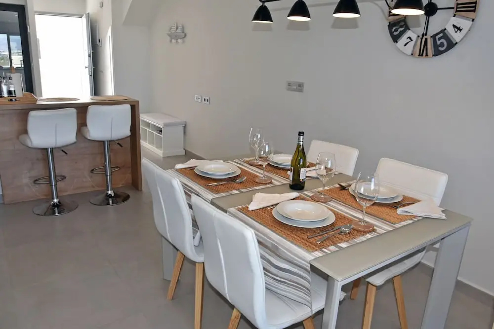 Luxury Apartment on the Beach with Pool 6