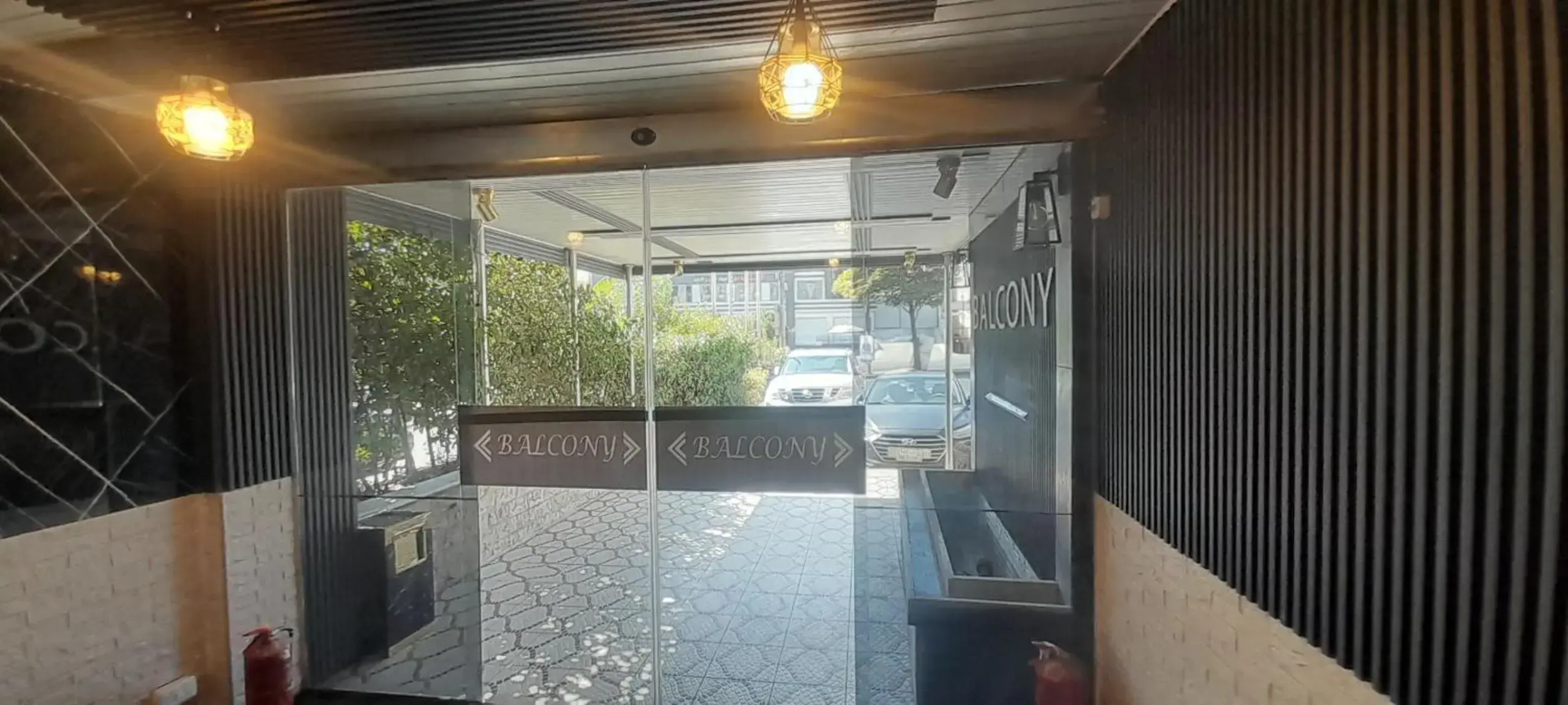 Balcony Hotel & Suites