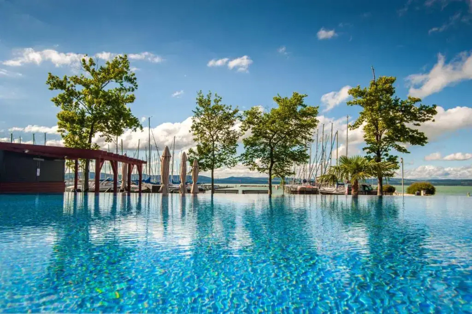 BL YachtClub & Apartments