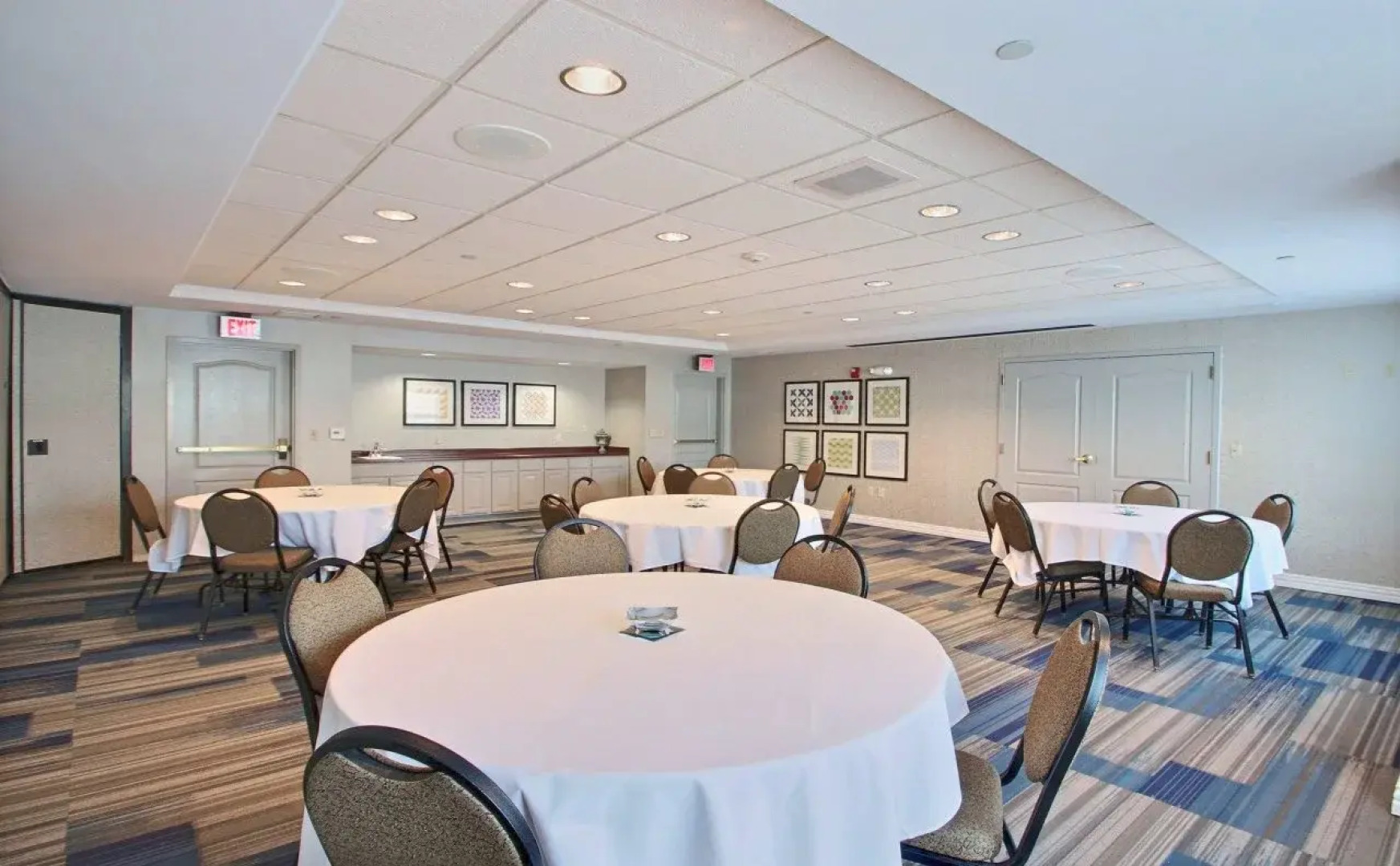 Holiday Inn Express Hotel & Suites Milwaukee Airport by IHG