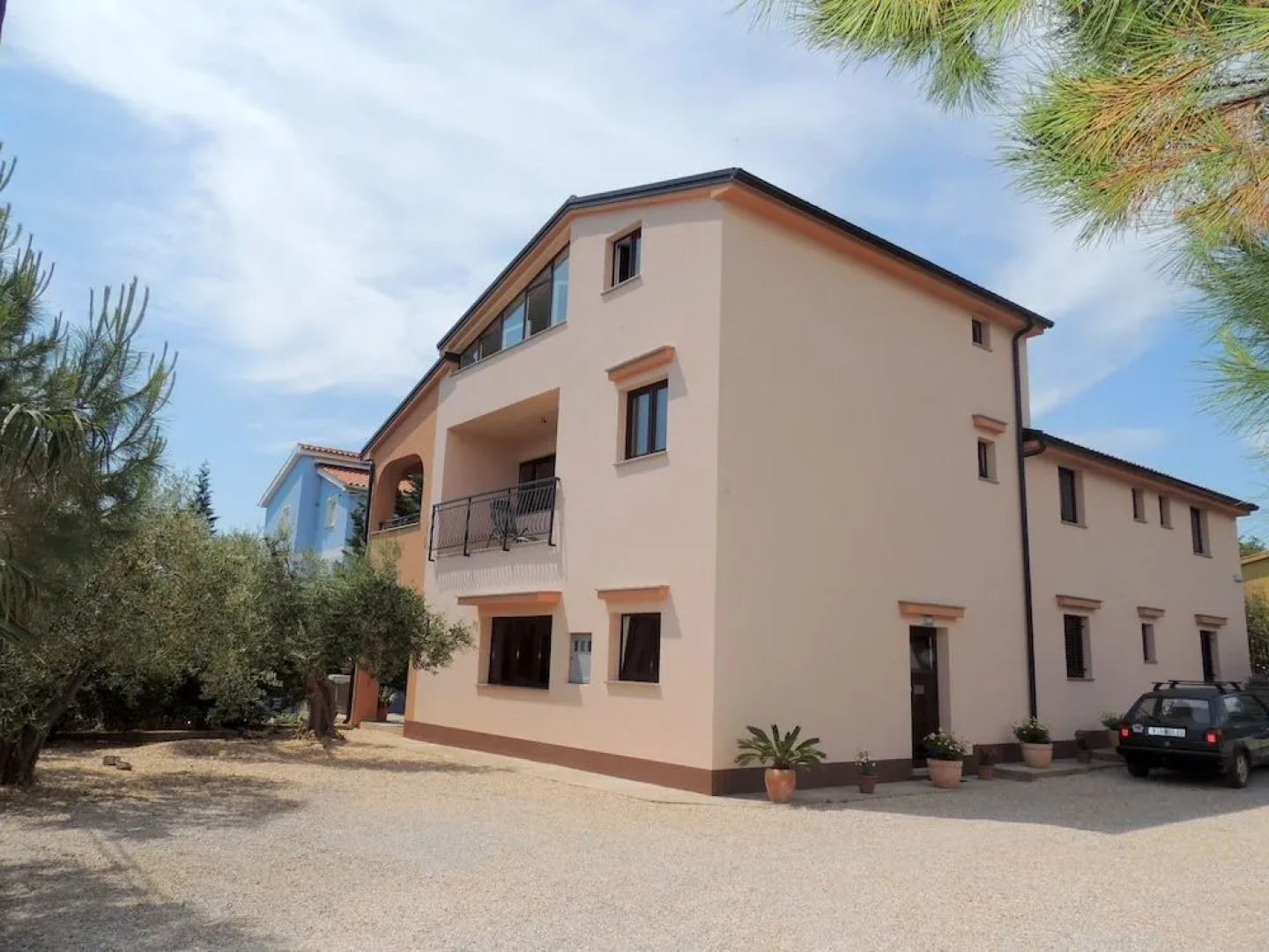 Apartment and rooms Brzac