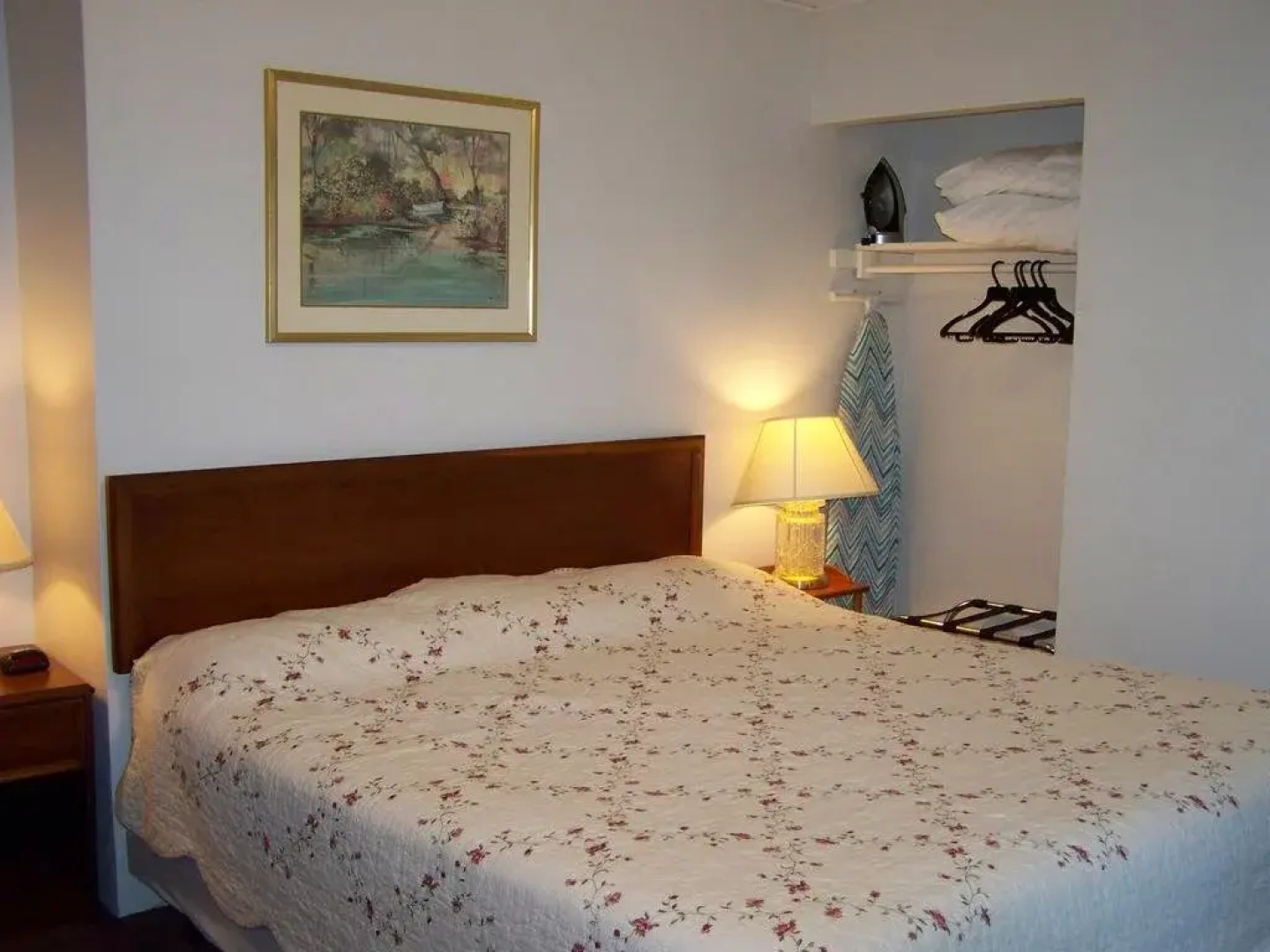 Golden Knight Inn and Suites