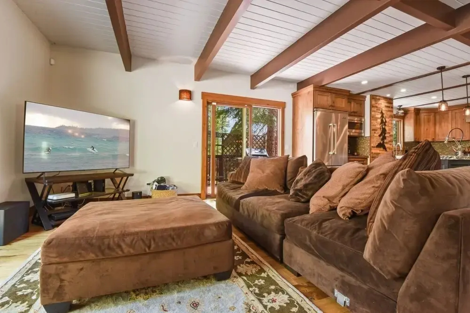 Canterbury Luxury Chalet - Hot Tub, Backs To Forest 3 Bedroom Home by Redawning