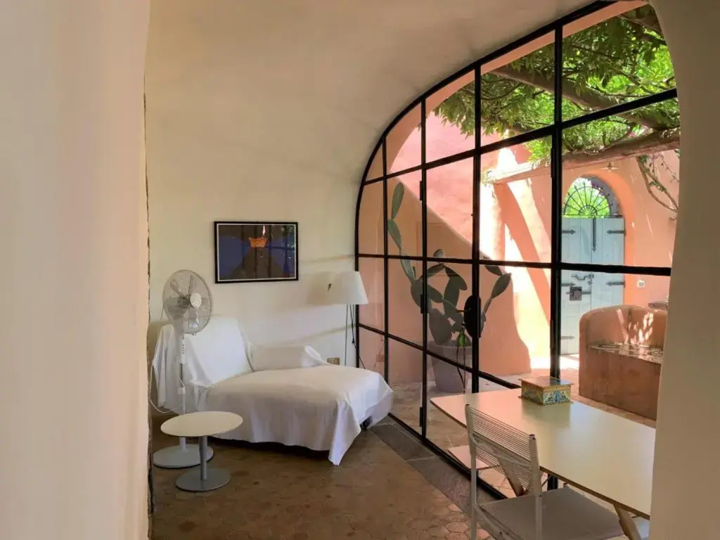 Villa Egea, elegante villa Eoliana dell'800 immersa in un curato giardino