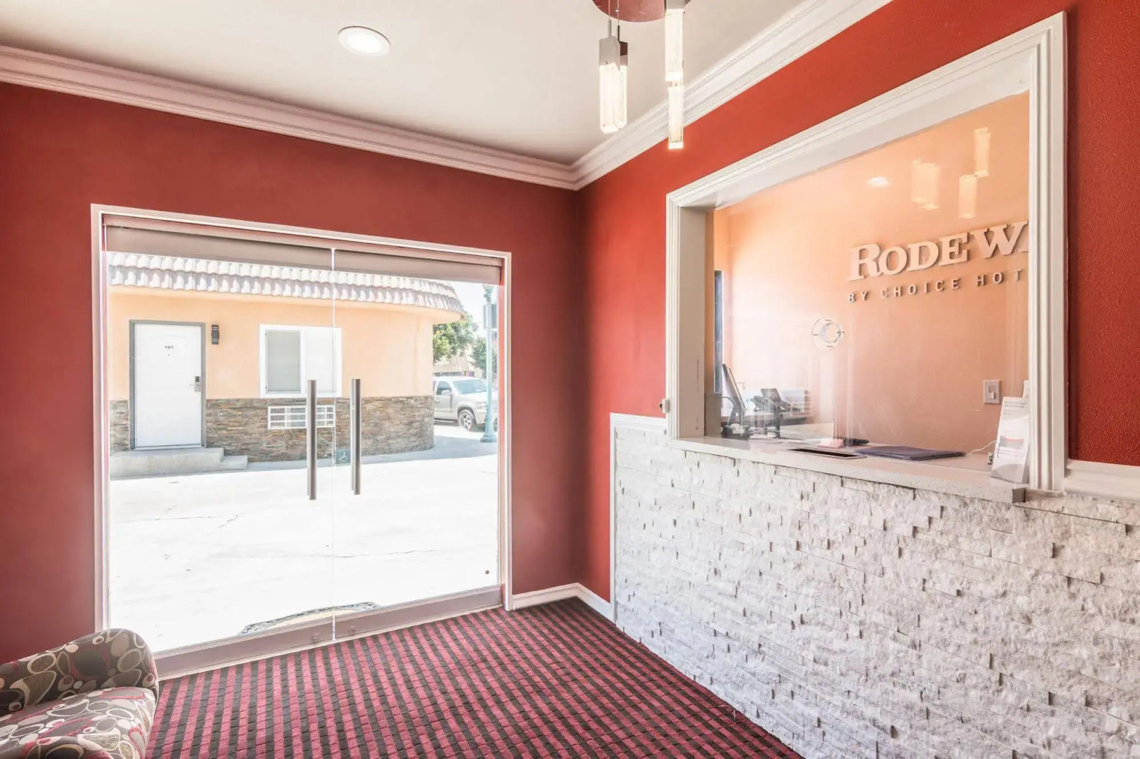 Rodeway Inn & Suites
