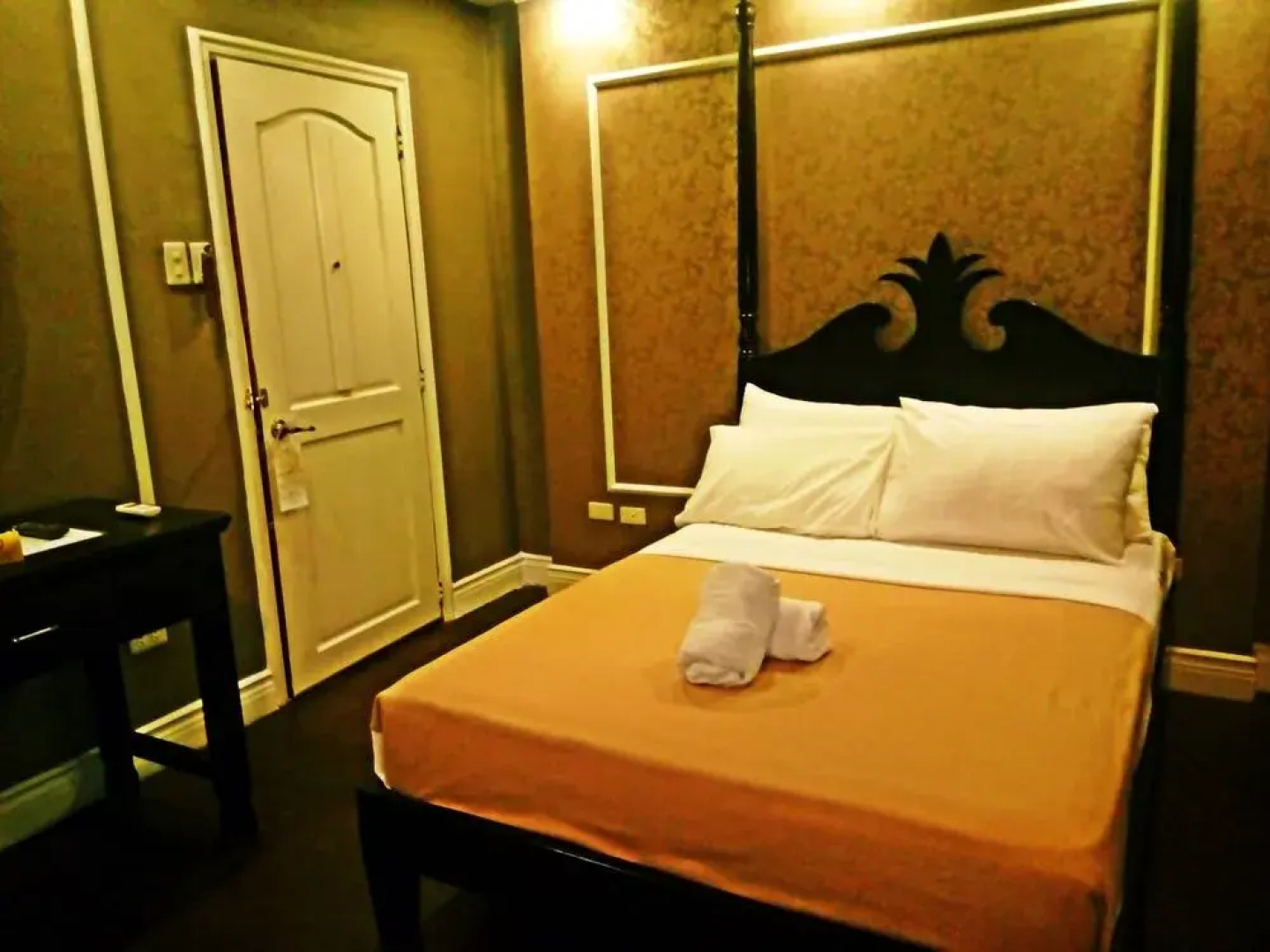 RedDoorz Plus @ Calle Crisologo Vigan