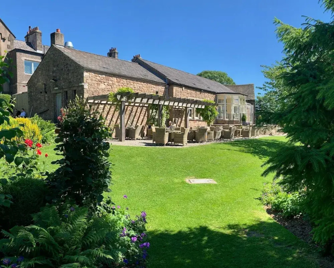 Shireburn Arms Hotel