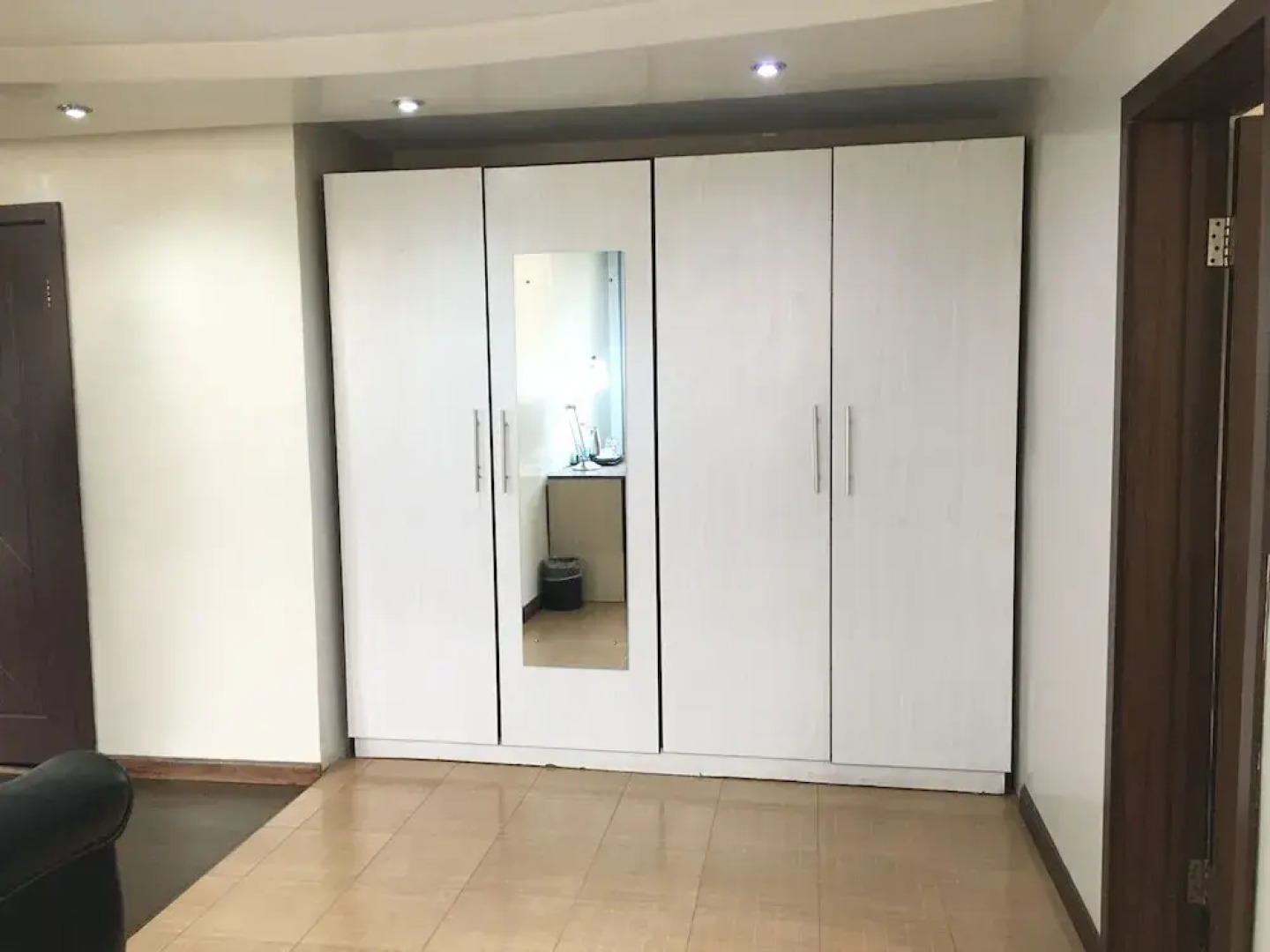 Chesterfield Hotel & Suites