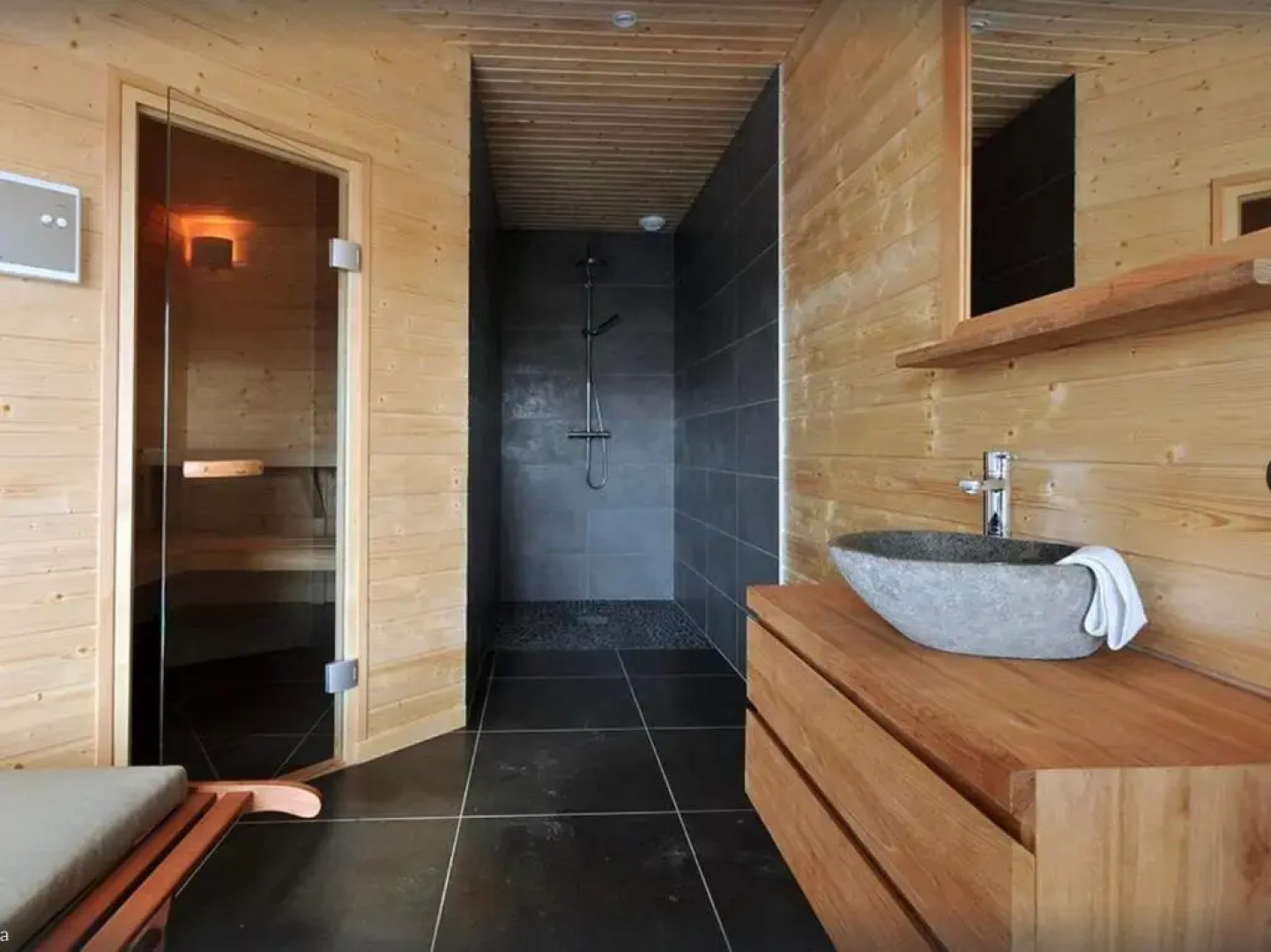 INUï, GRAND CHALET DE LUXE NEUF, SAUNA, SPA, classé 5 étoiles