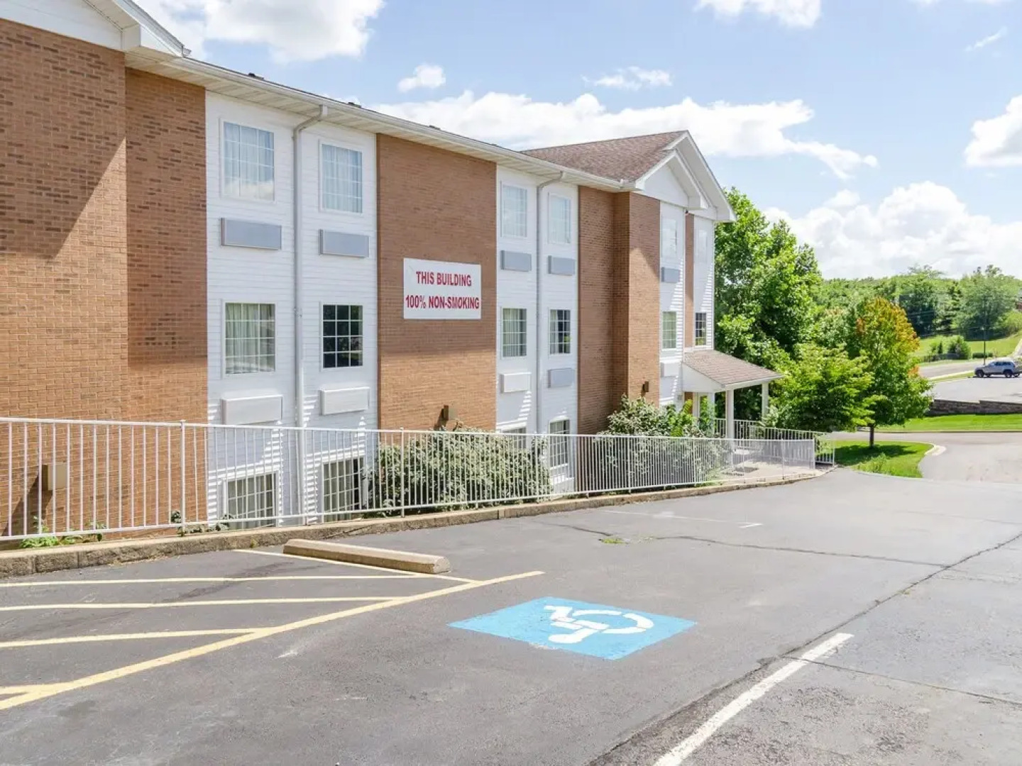 Econo Lodge Inn & Suites Lake Of The Ozarks