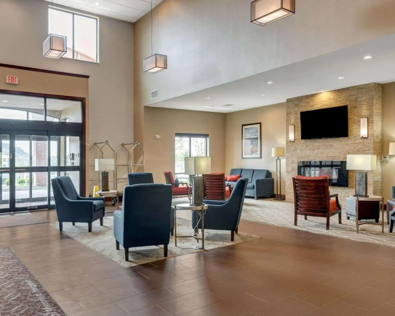 Comfort Suites Bridgeport - Clarksburg