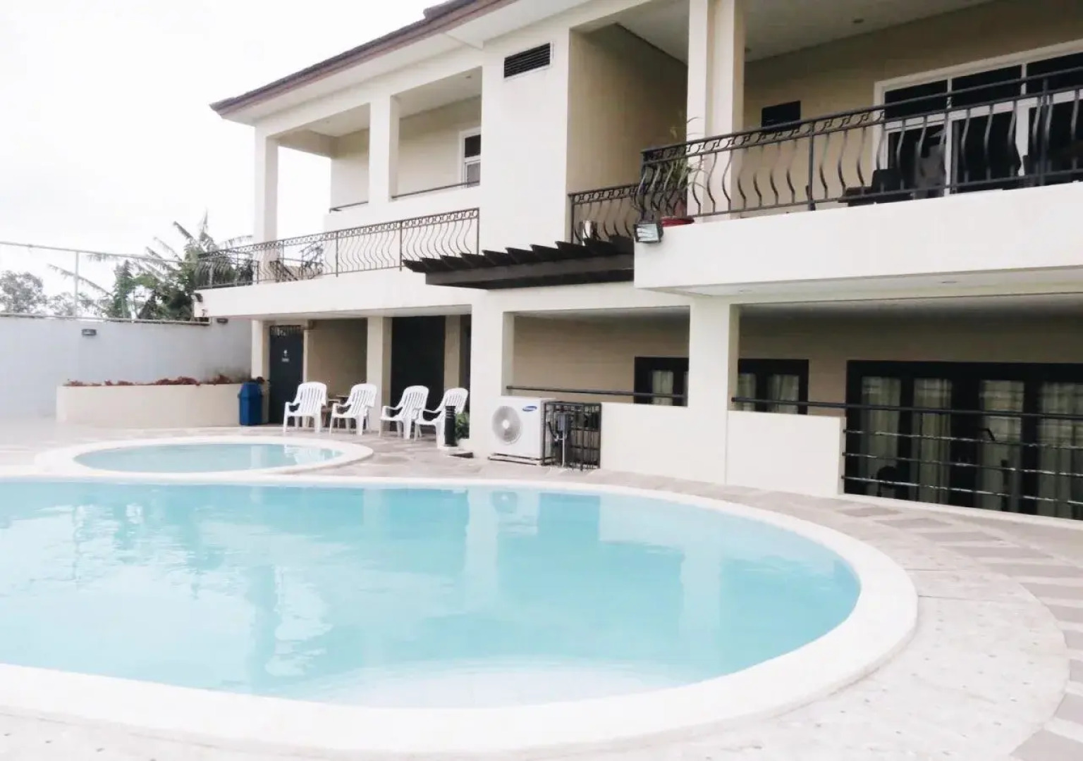 Country Chateau Hotel