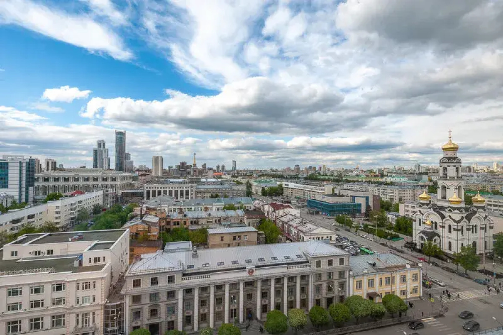 Apart House on Malysheva str., 42 a