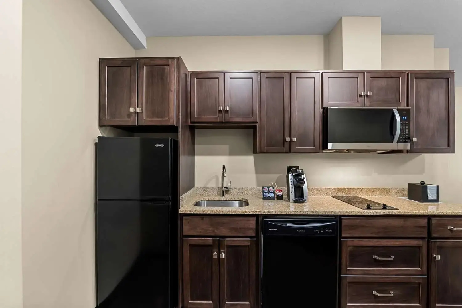 Best Western Plus Lacombe Inn & Suites