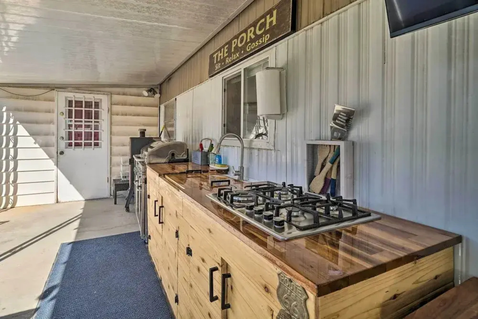 < 1 Mi to Lake Havasu: Pet-friendly Home