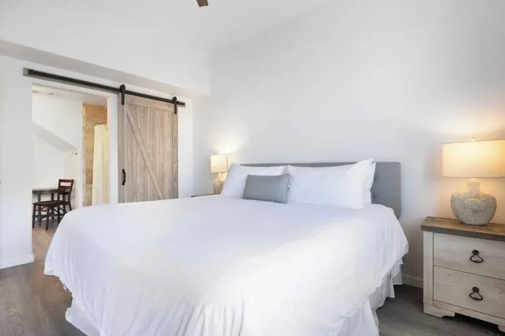 Oceanfront 2BR + Rooftop Deck, & Beach Access Strand Way B