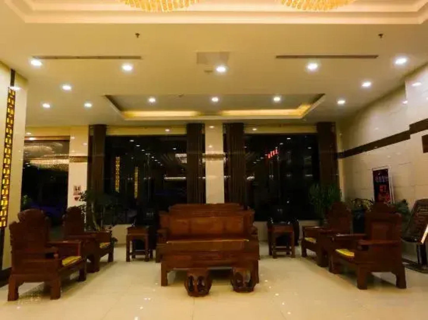 Sunshine Holiday Hotel