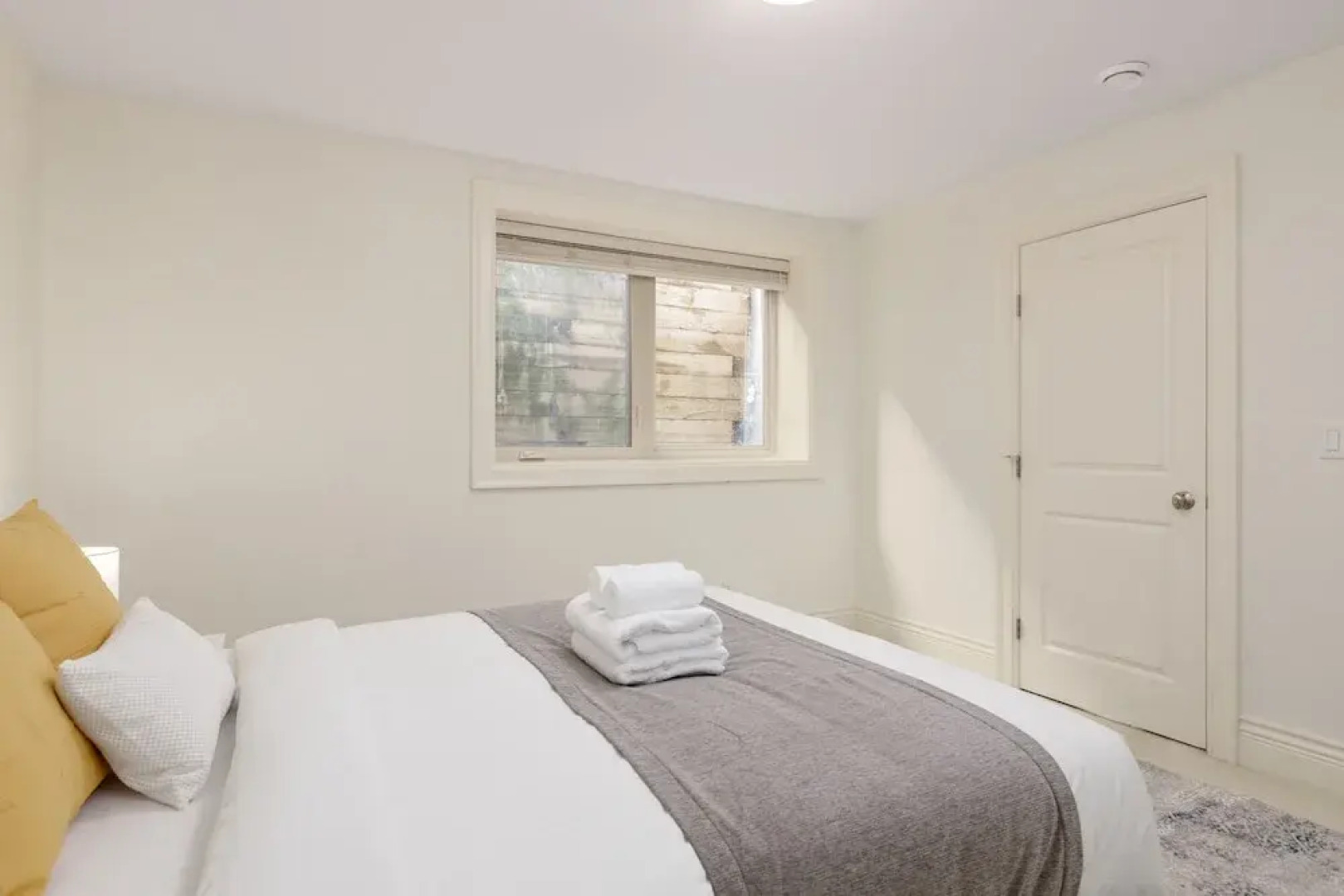 Cozy 2BR BSMT Suite Near Grouse Mt. and Edgemont.