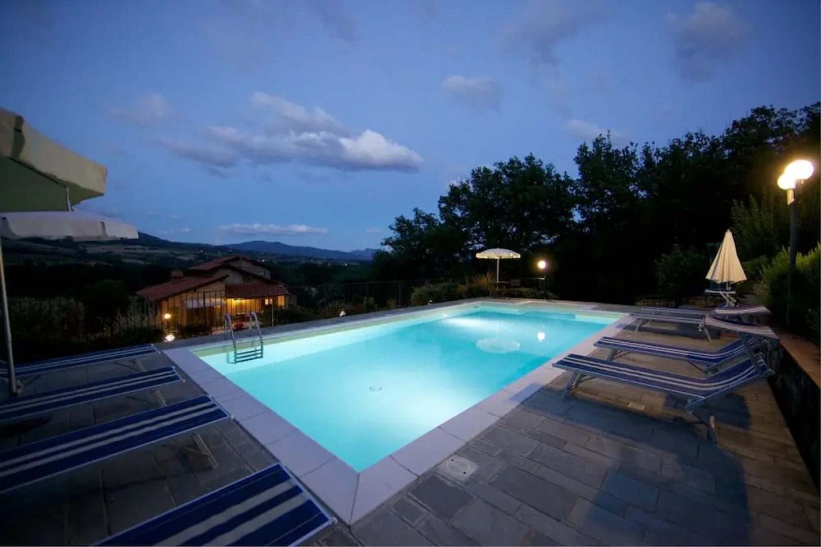 Wonderful private villa for 10 people with private pool, WIFI, TV, terrace, pets allowed and par...
