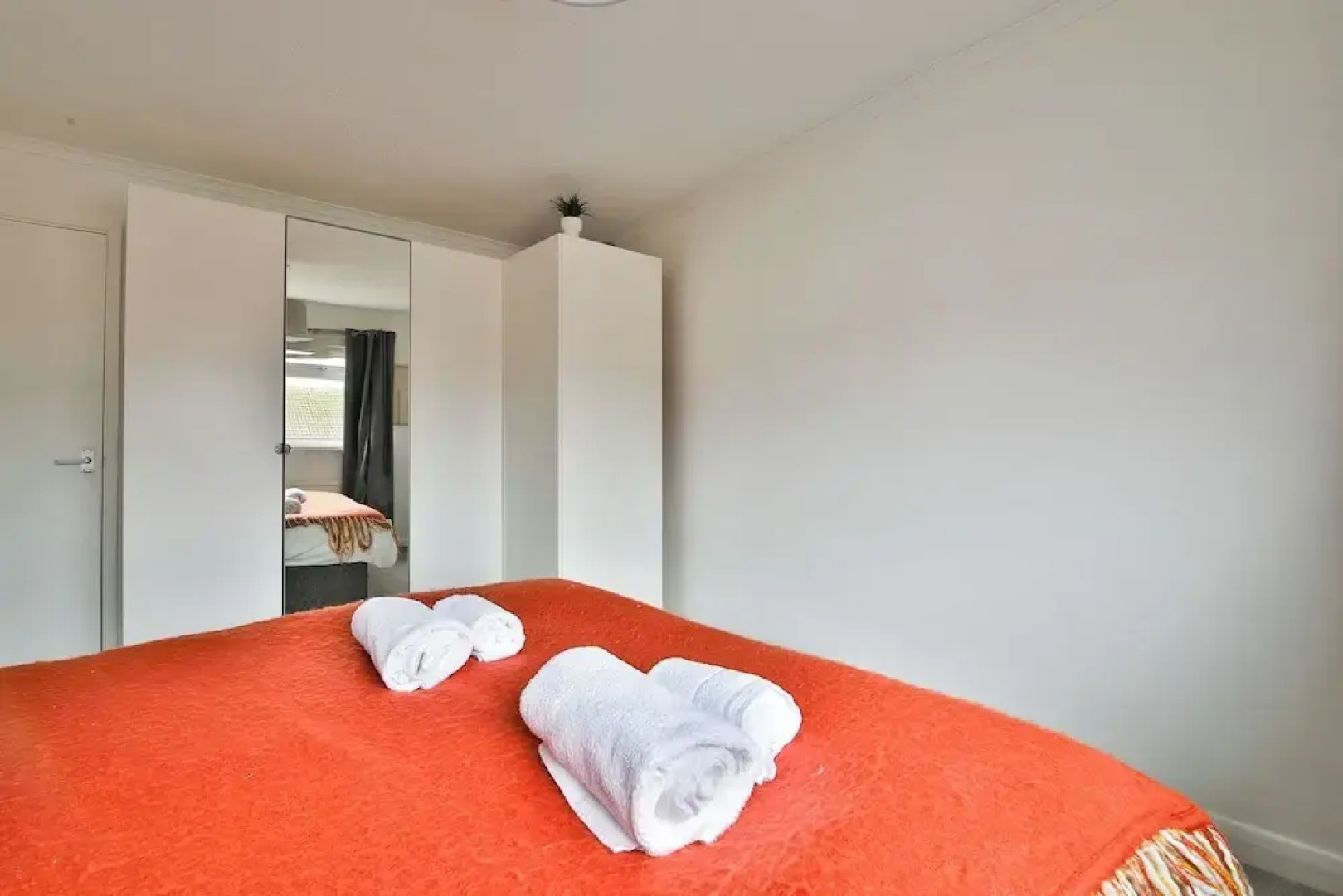 3 Bed House with Private Parking