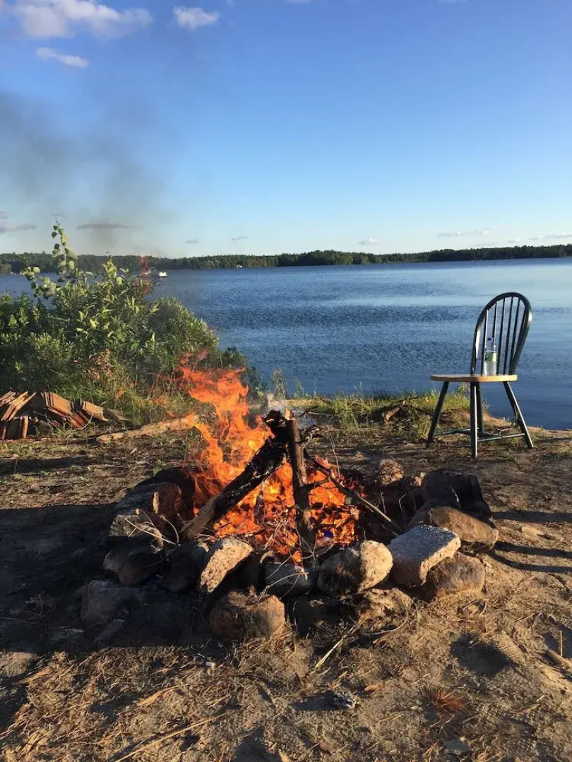 The Shores of Deer Lake