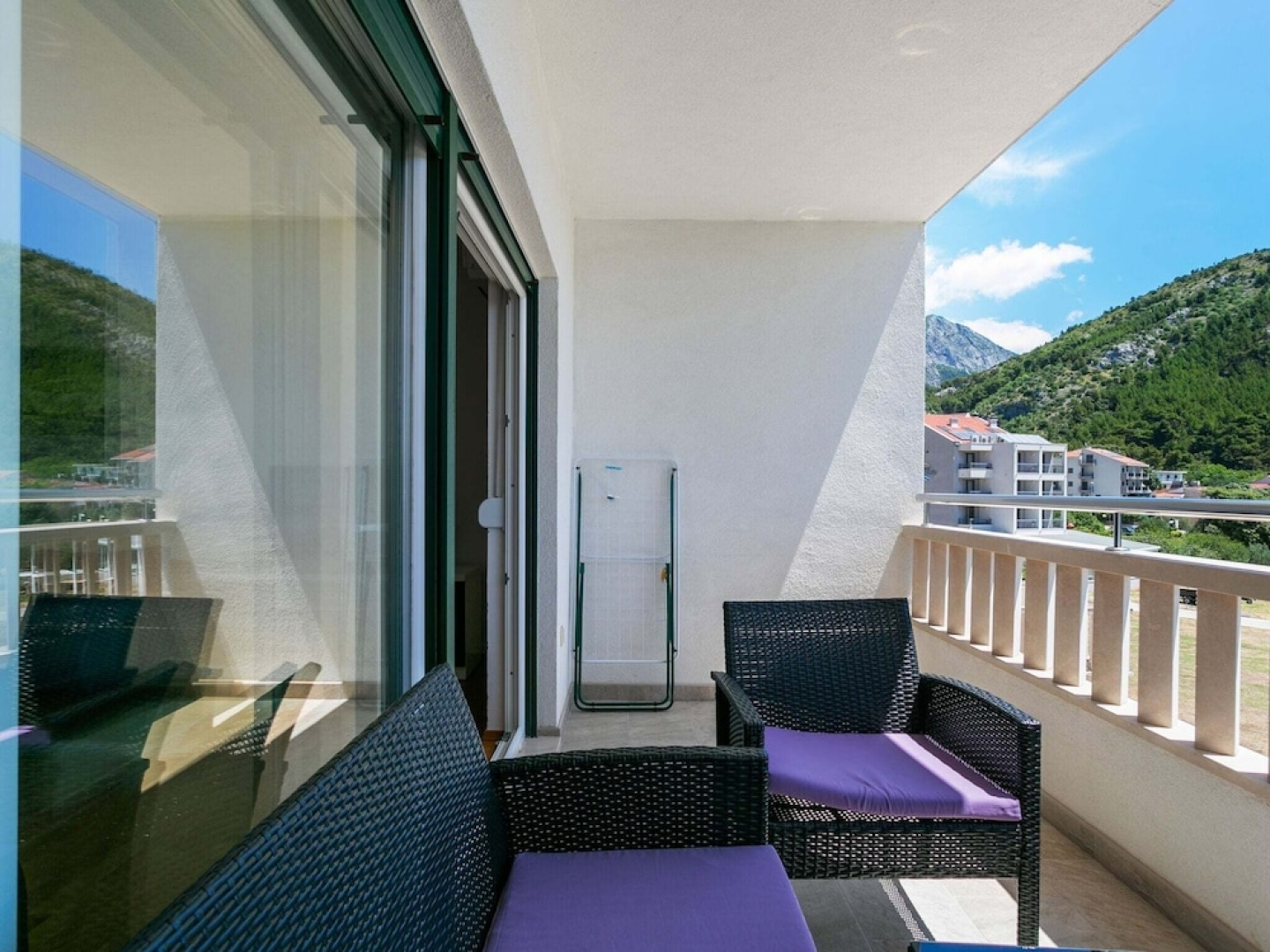 Pleasant Apartment in Drvenik With Balcony