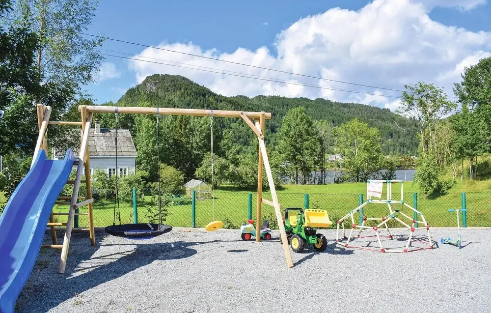 Stunning Apartment in Strandebarm With 2 Bedrooms and Wifi