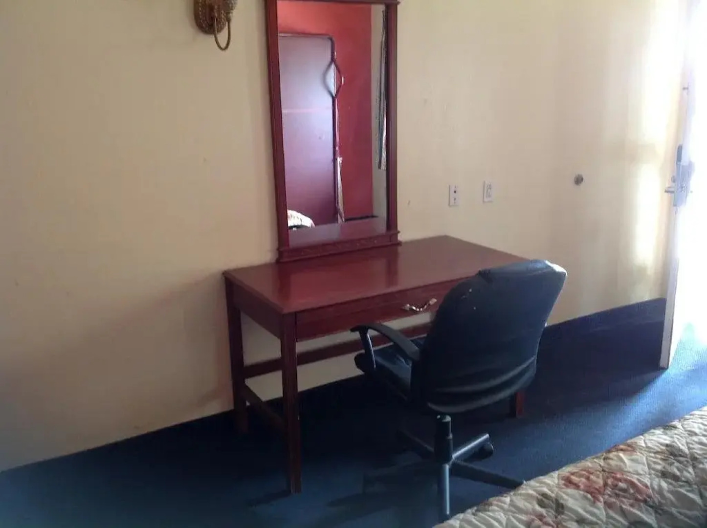 Hometowner Inn And Suites