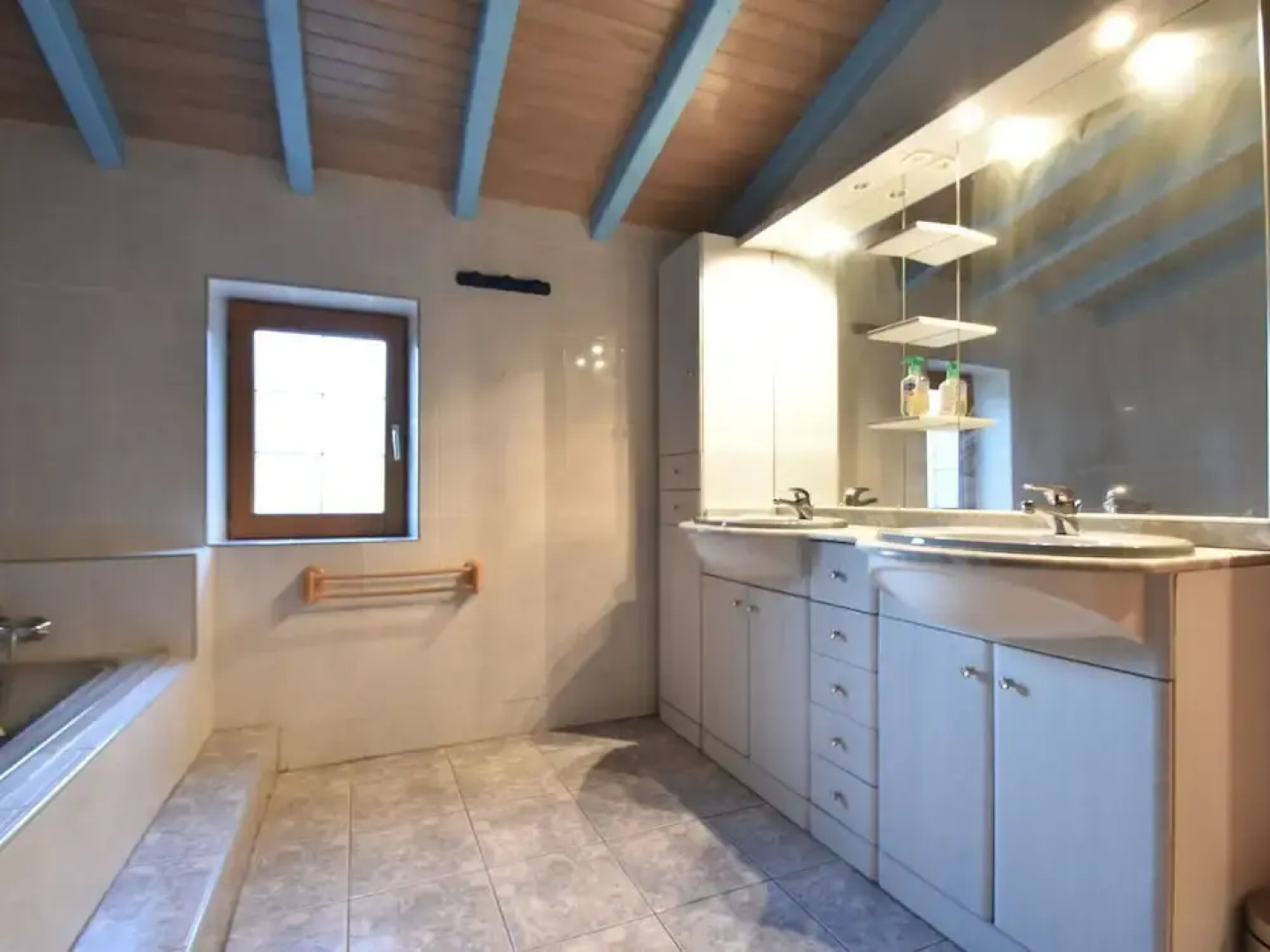 Beautiful Holiday Home with Heated Pool in Cazals France