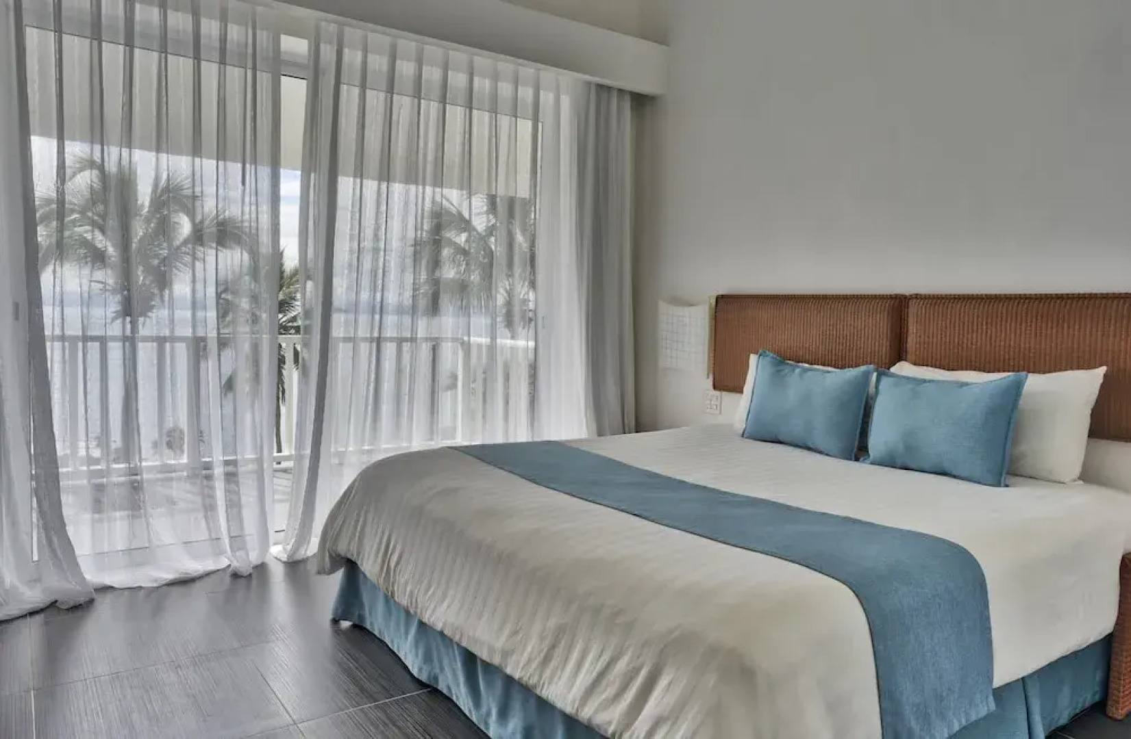 Bluebay Vacation Rentals At Vista Mare