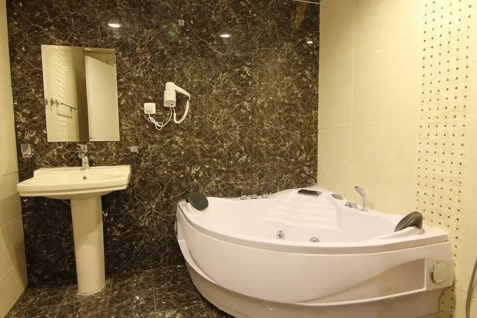 Rwaq Al Salam Hotel - Buraydah