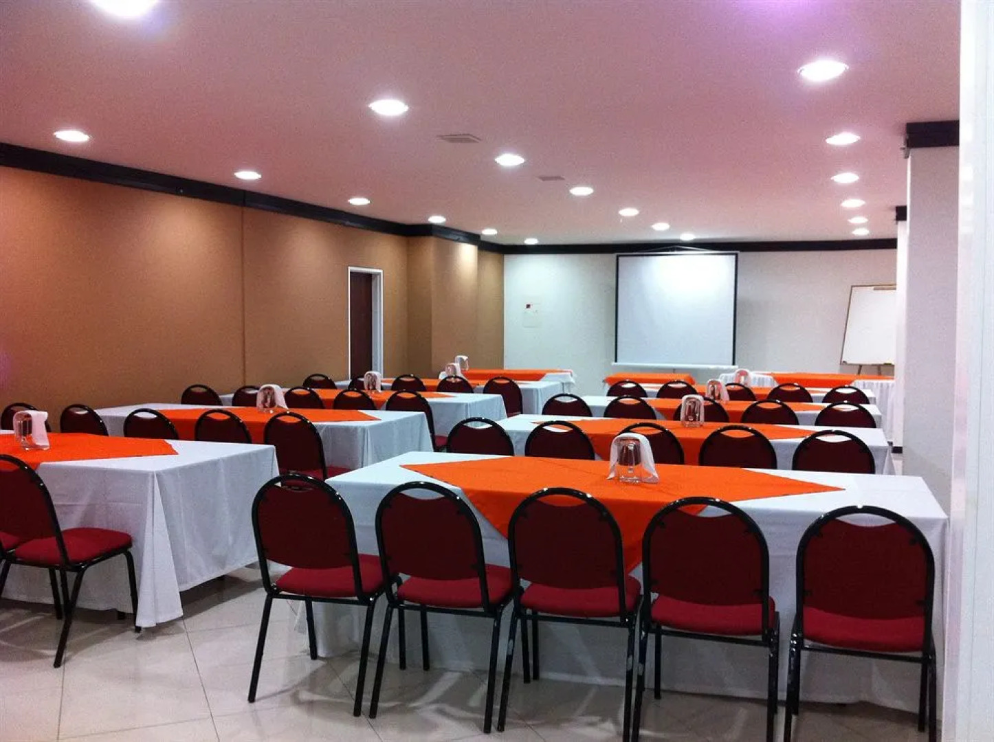 Hotel Hunza Y Centro De Convenciones