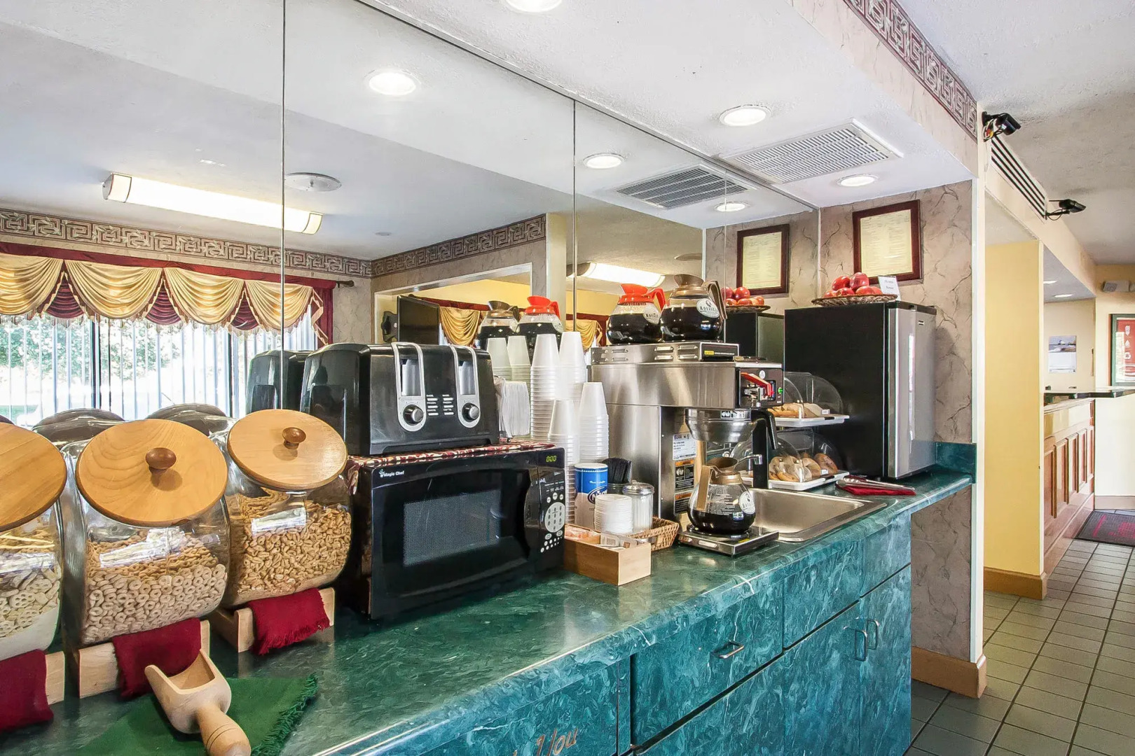 Econo Lodge Inn & Suites Murfreesboro Shopping District