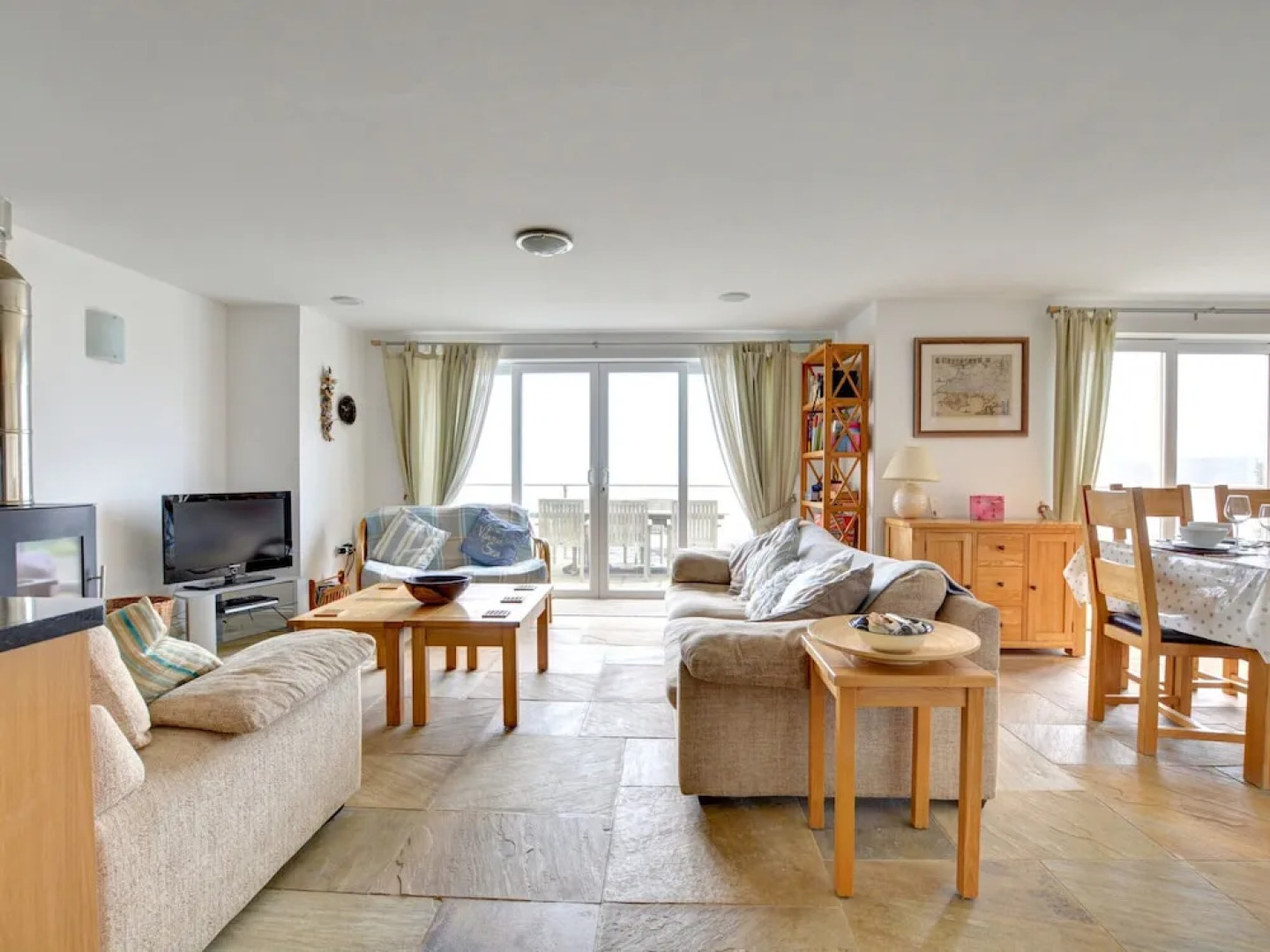 Detached House Overlooking the Beach With Enviable Unbroken sea Views