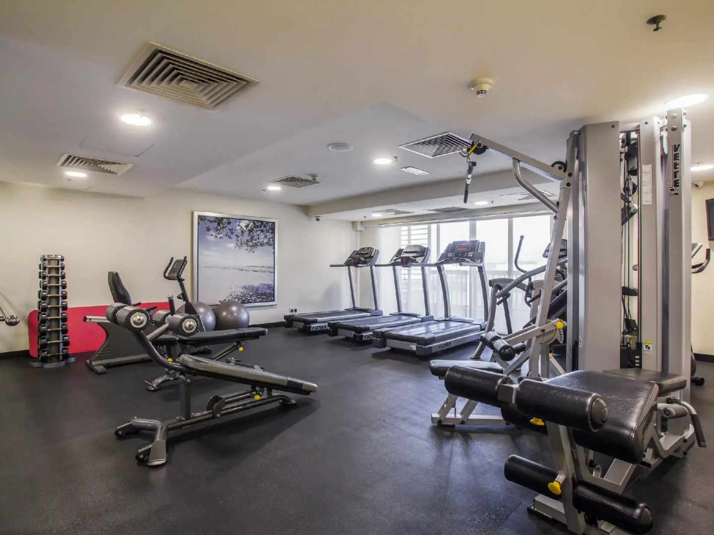 W Studio Resort Suites at Pyramid Tower