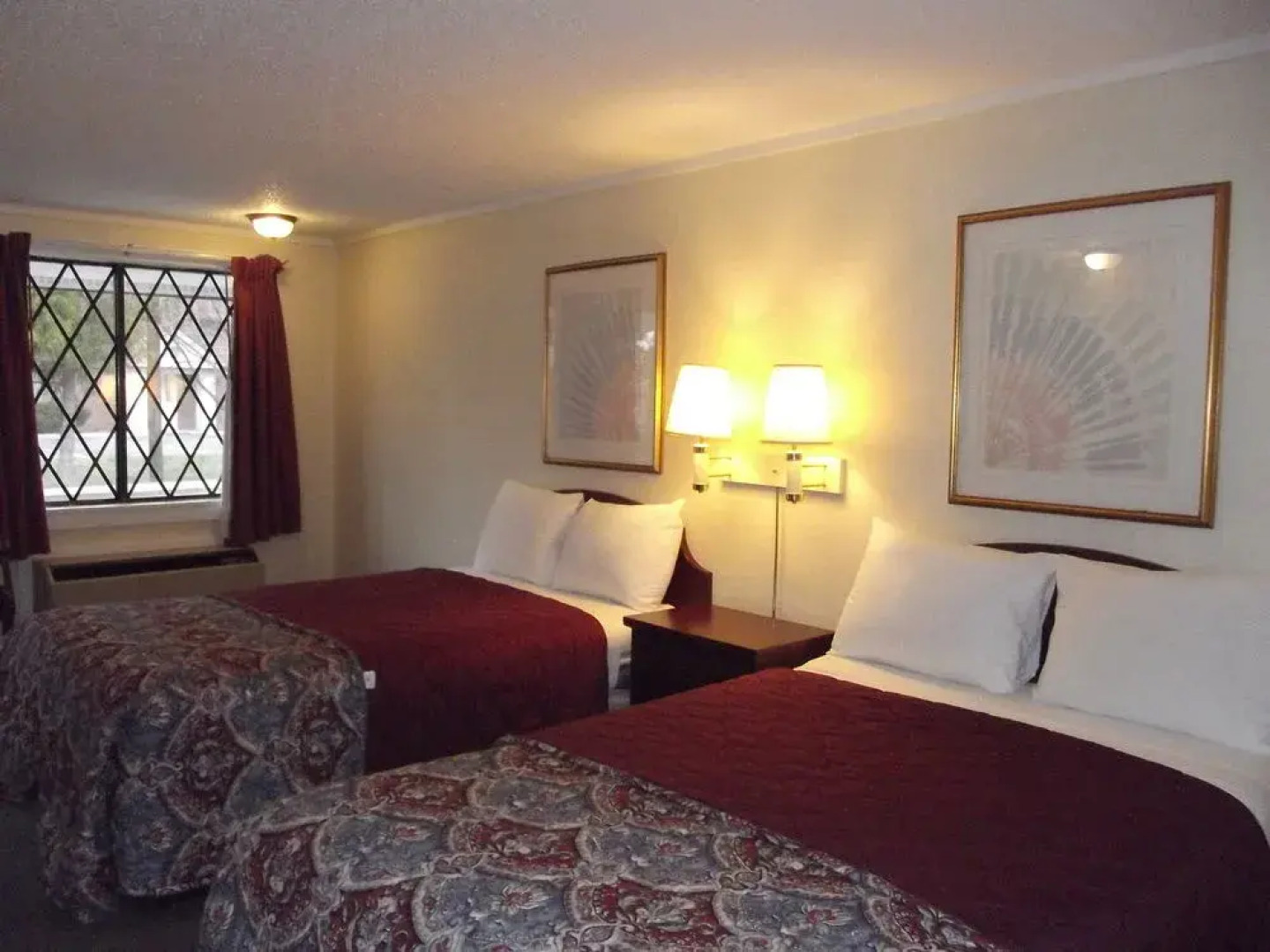 Knights Inn - Macedonia