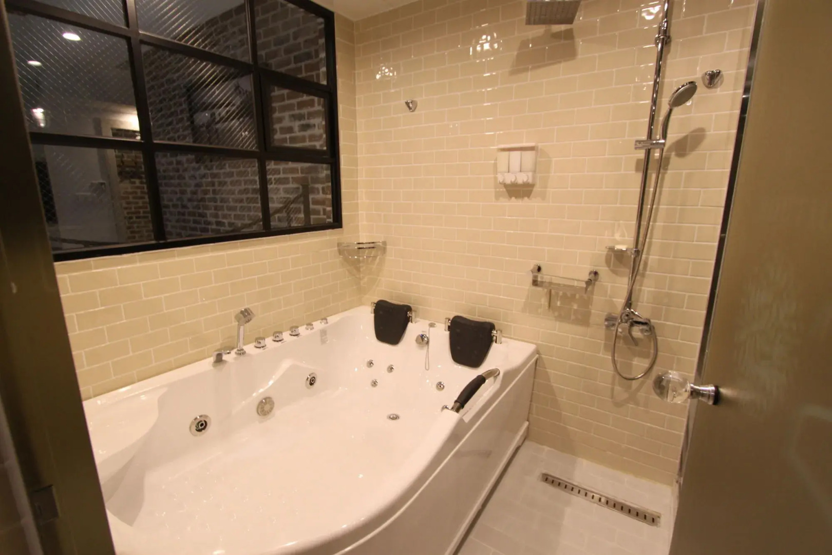 February Hotel Hwanggeum