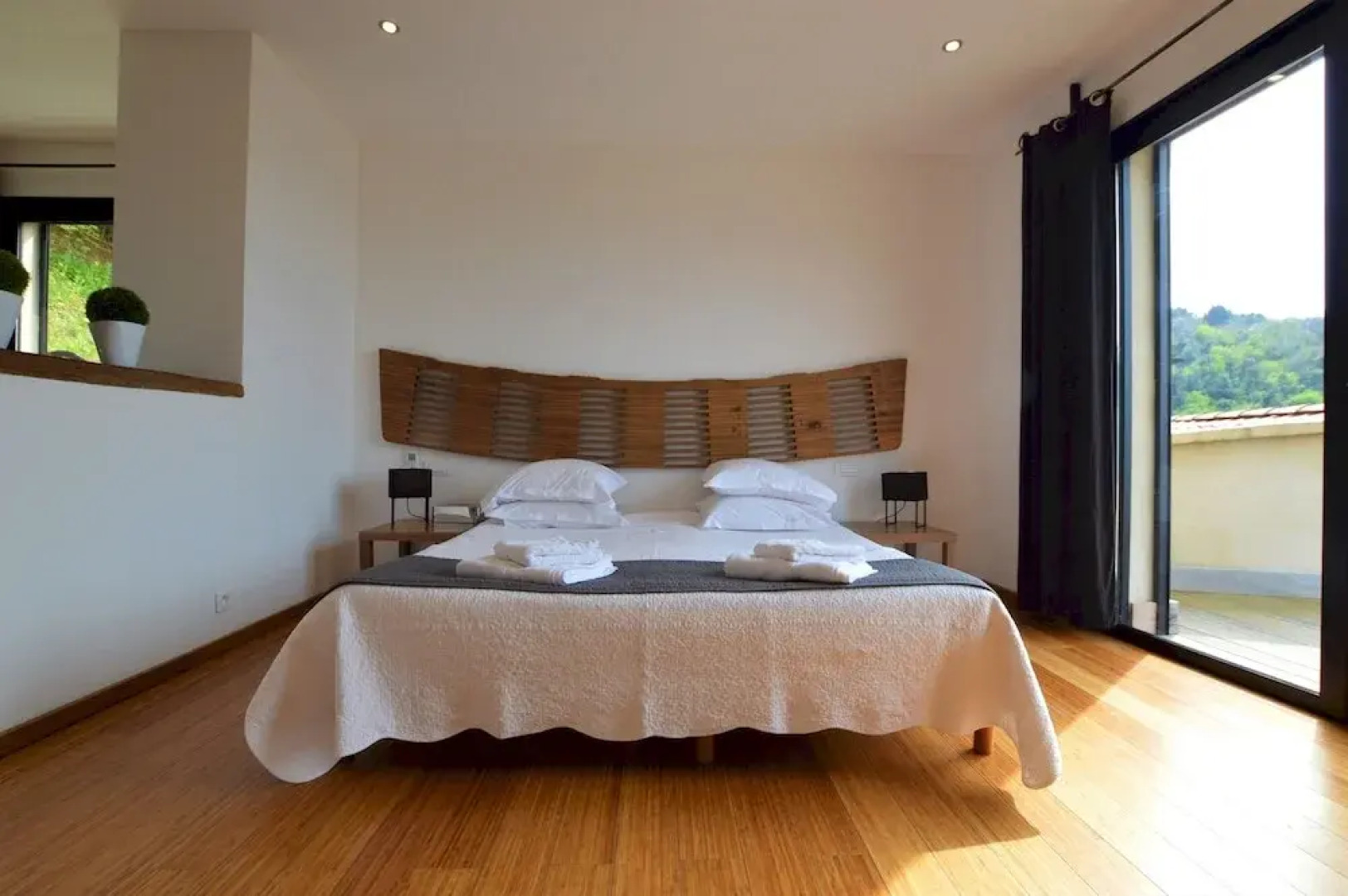 Villa piscine à débordement panorama