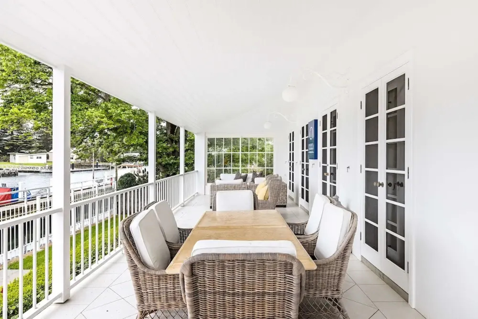 Oscars Waterfront Boutique