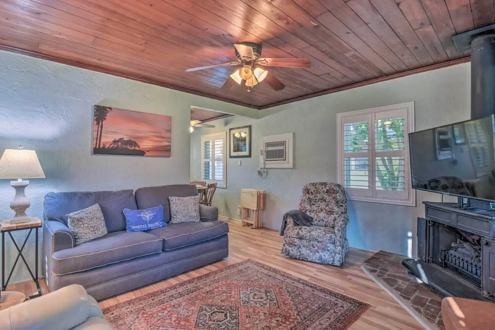 Quiet Crystal Beach Hideaway - Steps to Shoreline!