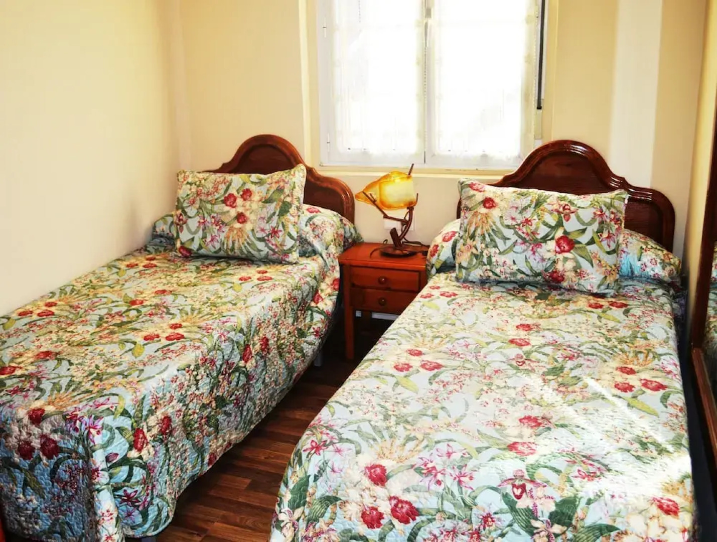 Apartamentos La Capitana I, II y III