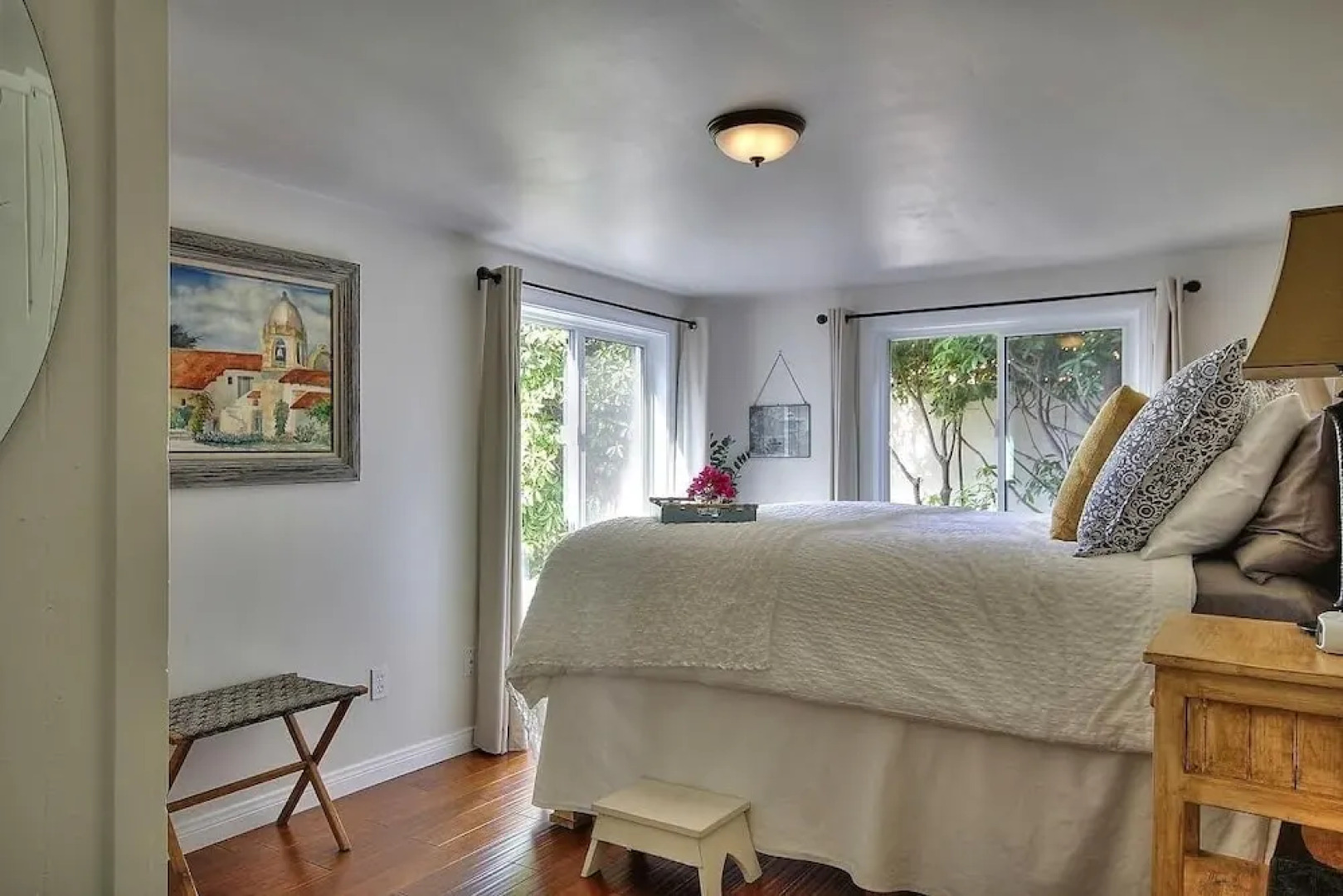 Summerland Ocean View Cottage by RedAwning