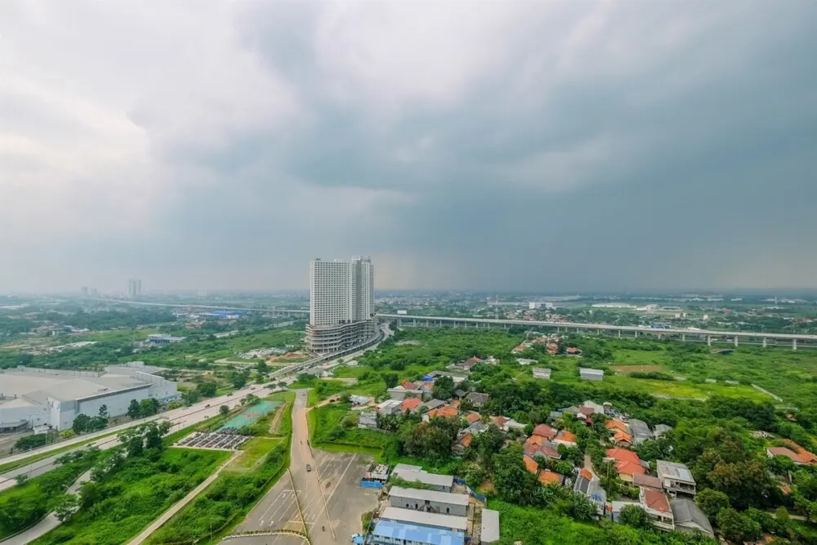 Comfort and Strategic 3BR Meikarta Apartment